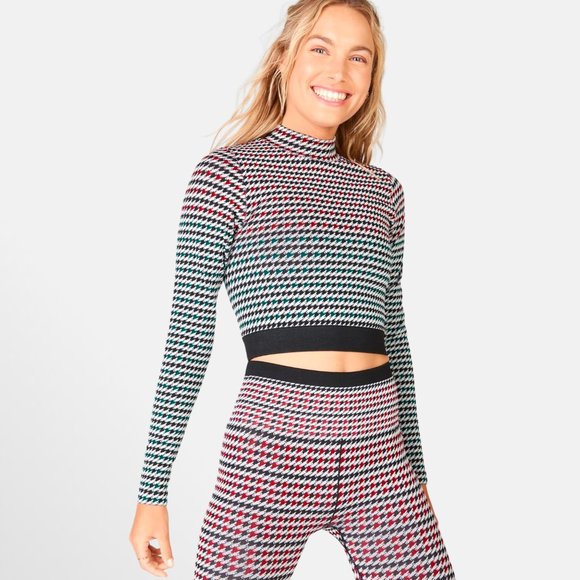 Fabletics Camryn Houndstooth Print Seamless Fitted Long Sleeve Cropped Top - Picture 2 of 16